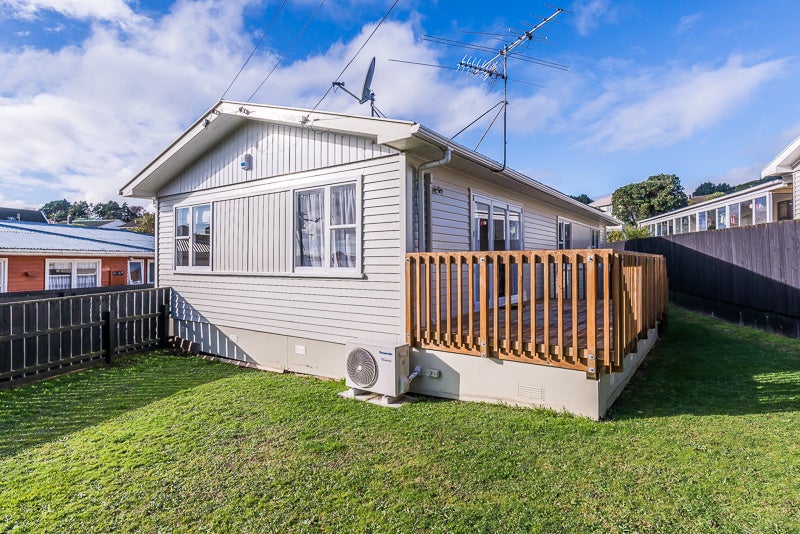 35 Levant Street, Cannons Creek, Porirua - Carousel 1
