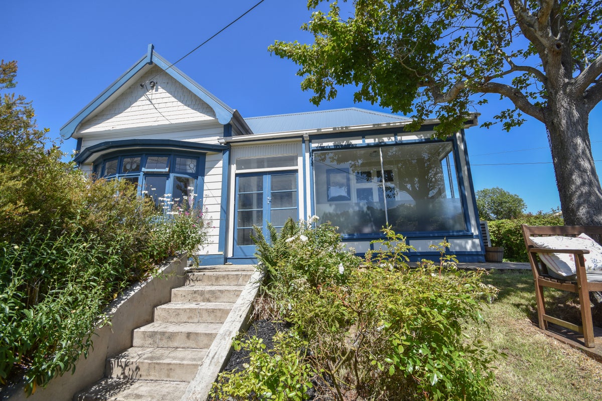 16 Sunbury Street, Andersons Bay, Dunedin - Carousel 2