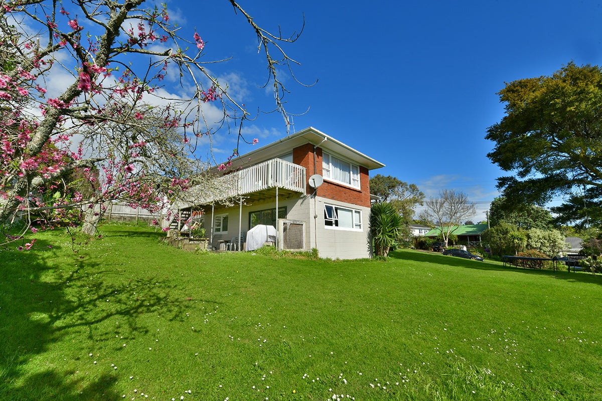 28 Downer Street, Helensville, Helensville - Carousel 1