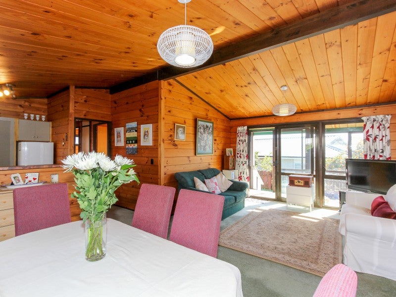 22B York Crescent, Westown, New Plymouth - Carousel 2