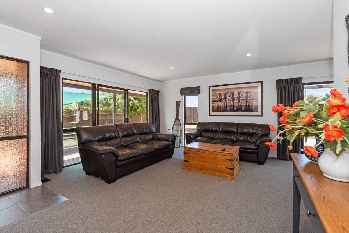 7 Ronald Court, Pukete, Hamilton - Carousel 2