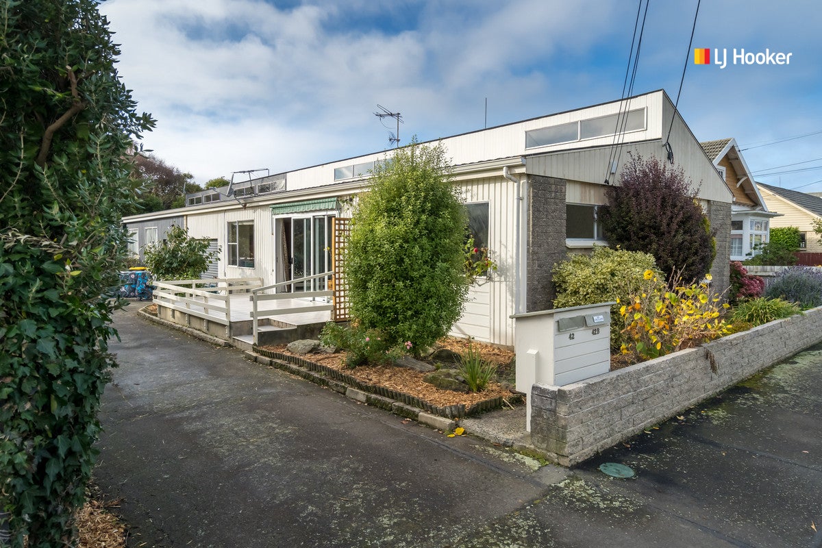 42A Beach Street, Saint Clair, Dunedin - Carousel 1