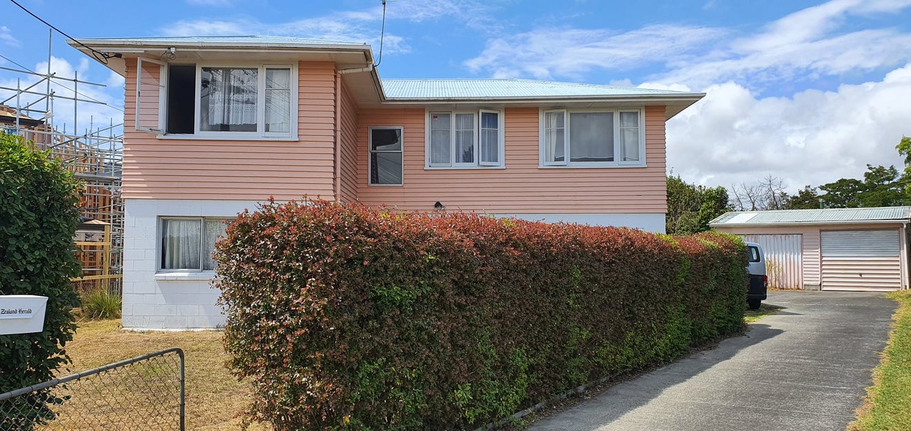 5 Hurley Place, Kelston, Auckland - Carousel 1