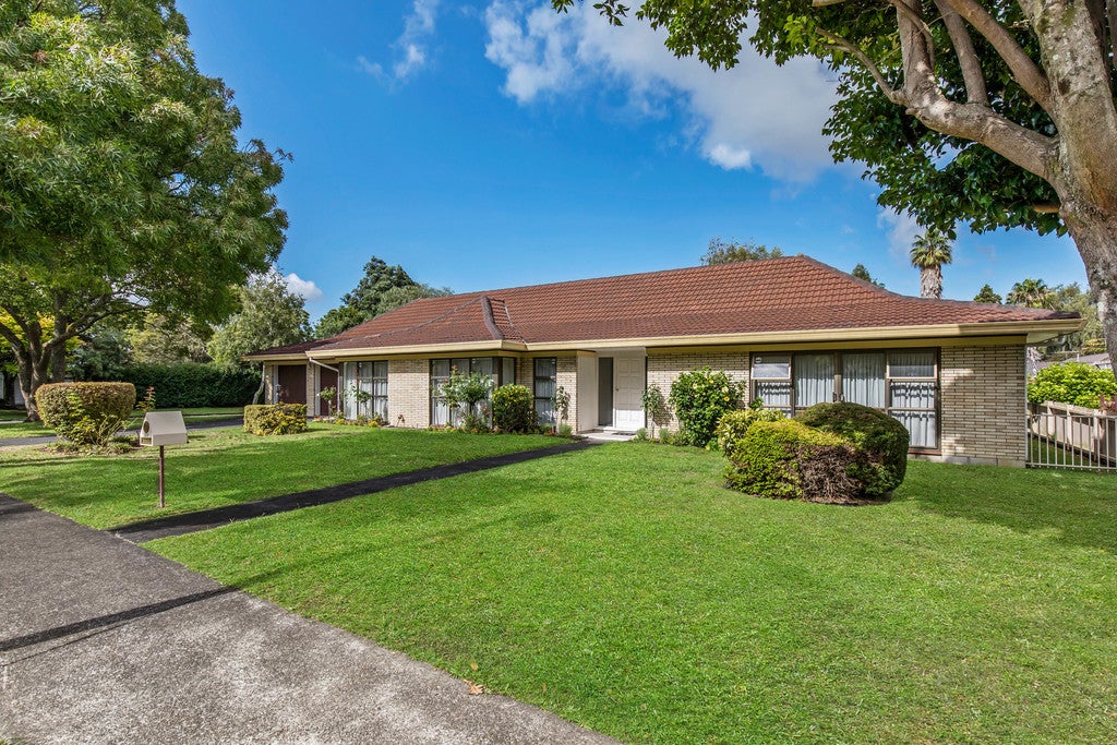 228 Walter Strevens Drive, Conifer Grove, Takanini - Carousel 1