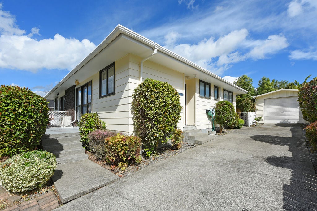 1/44 Hartford Crescent, Totara Park, Upper Hutt - Carousel 1