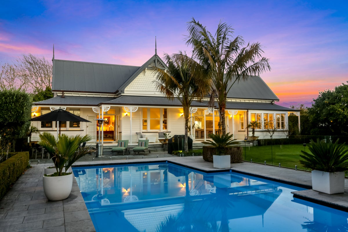 16 Shortland Street, Lower Vogeltown, New Plymouth - Carousel 1