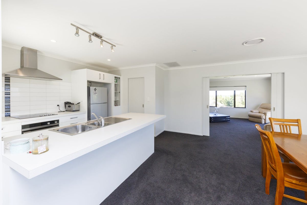 20 La Lena Grove, Fitzherbert, Palmerston North - Carousel 5