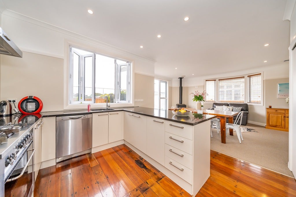 22 Bouverie Street, Petone, Lower Hutt - Carousel 24
