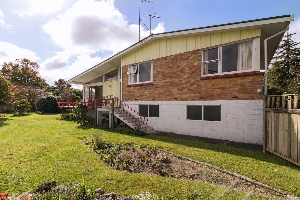 12 Amokura Street, Fairy Springs, Rotorua - Carousel 1