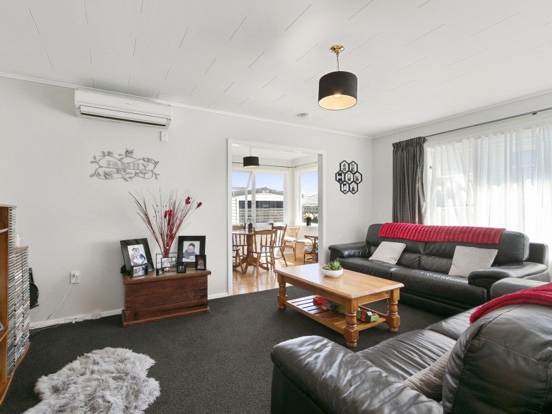 17 Ruthven Road, Wainuiomata, Lower Hutt - Carousel 2