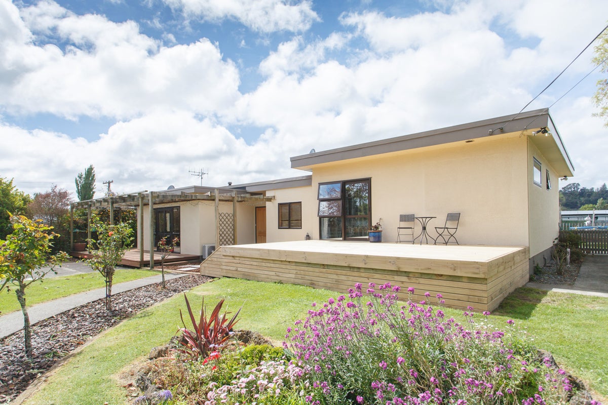 22 Flemington Road, Aramoho, Whanganui - Carousel 1