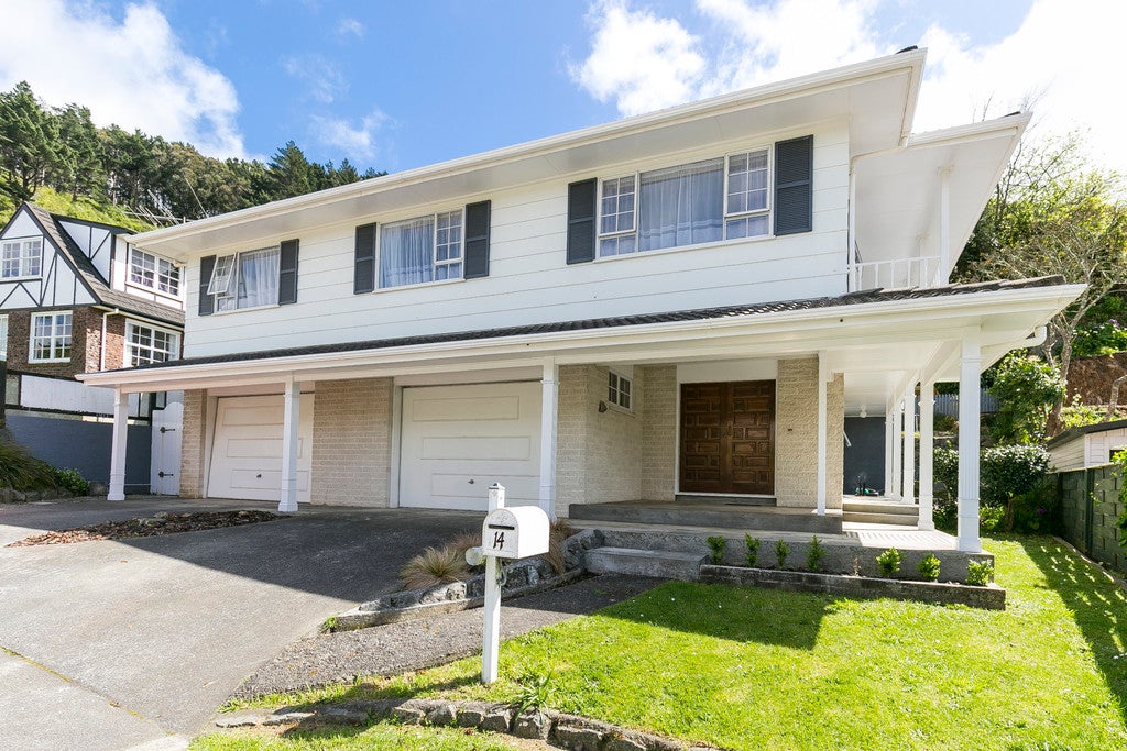 14 Fyvie Avenue, Tawa, Wellington - Carousel 1