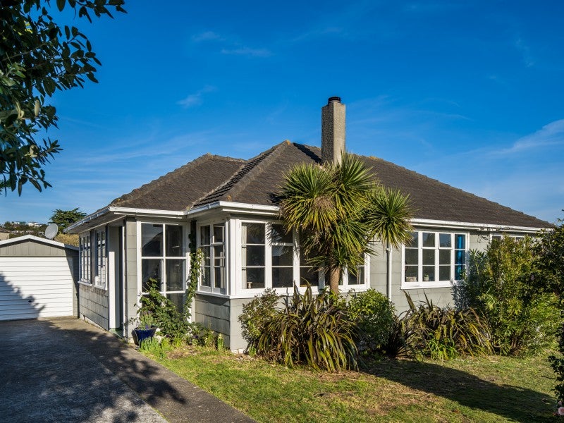 32 Jillett Street, Titahi Bay, Porirua - Carousel 1