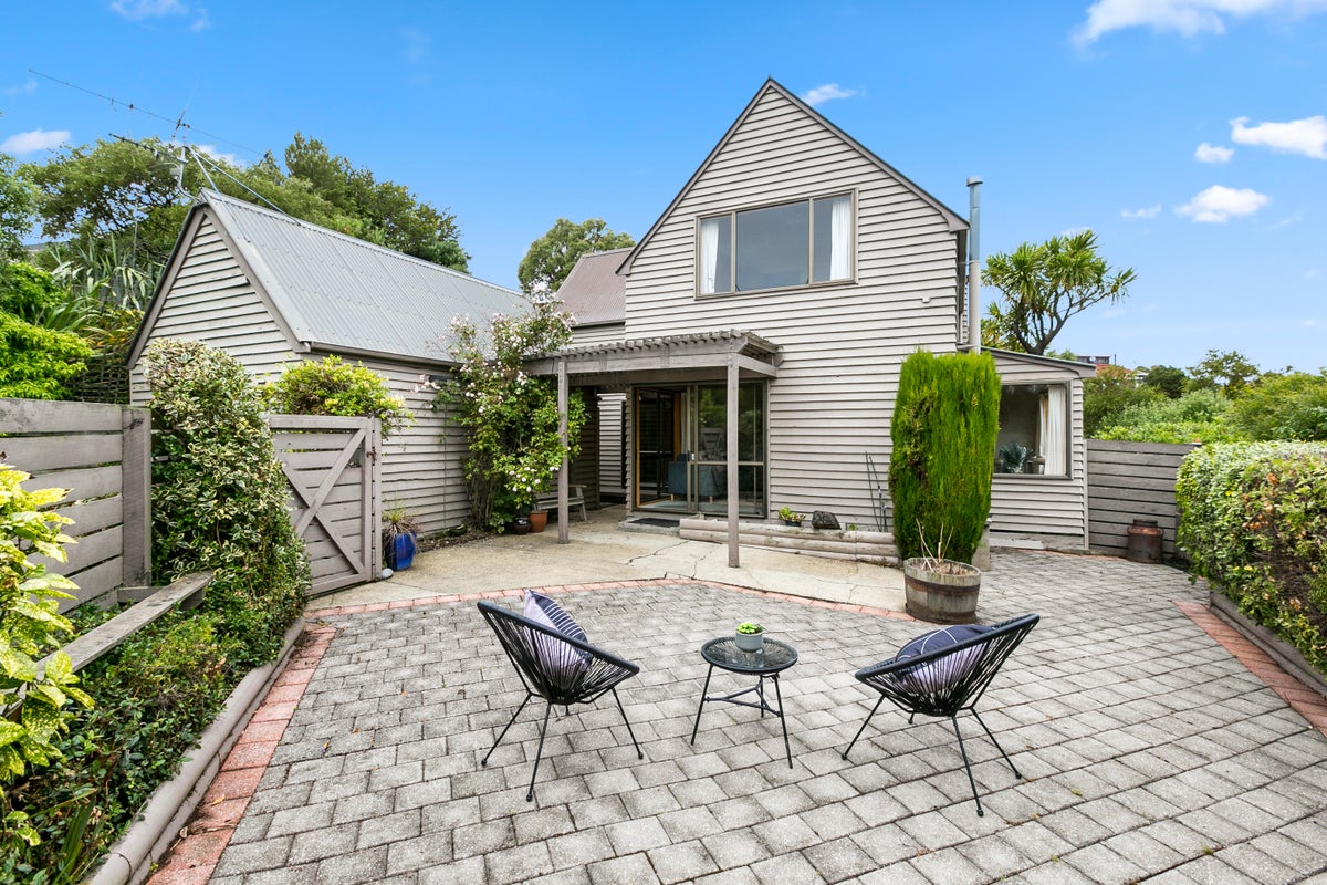 10 Calvert Place, Shiel Hill, Dunedin - Carousel 1