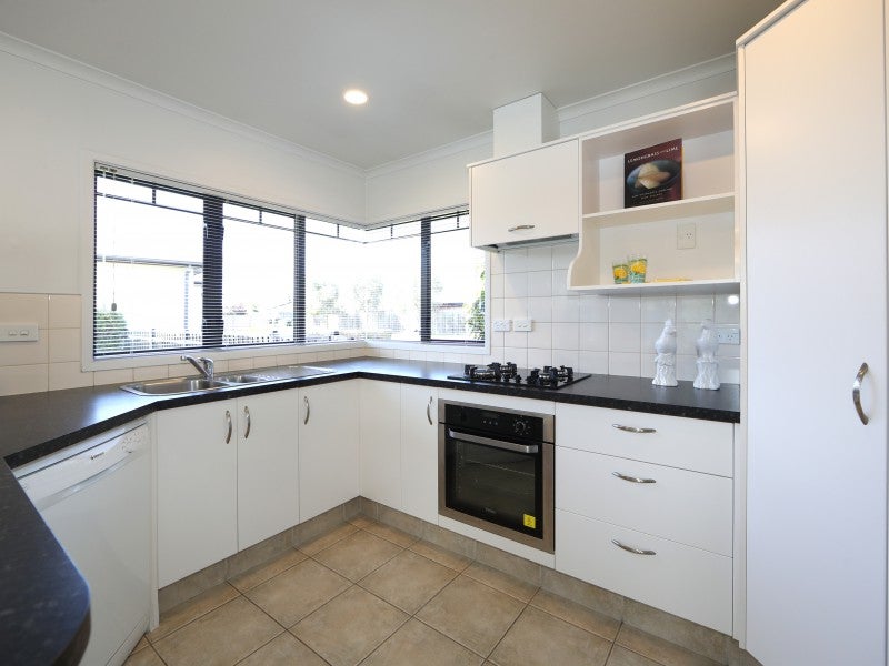 2 Woodfield Place, Parkvale, Hastings - Carousel 2