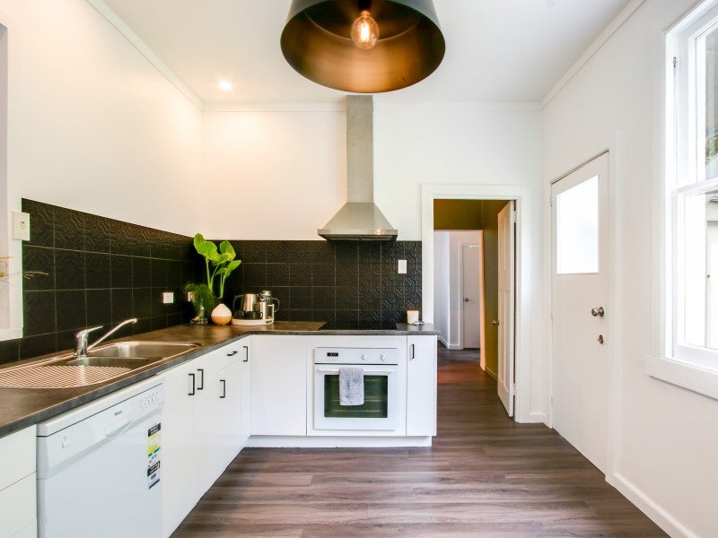 36 Chaucer Road South, Hospital Hill, Napier - Carousel 1