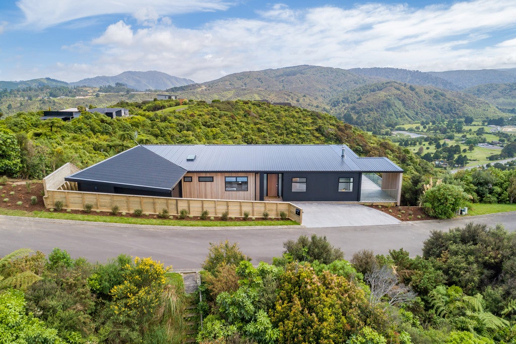 78 Mount Marua Way, Timberlea, Upper Hutt - Carousel 1
