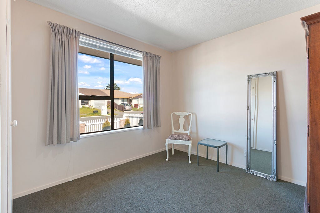 5 McHaffies Place, Wainoni, Christchurch - Carousel 10
