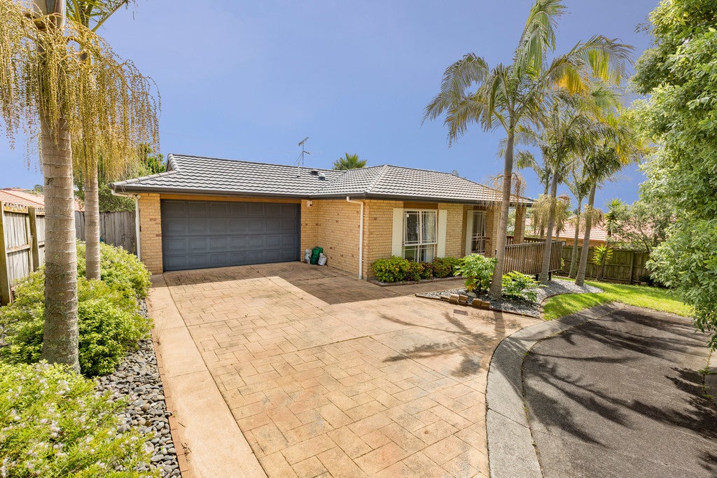10 Hansworth Place, Flat Bush, Auckland - Carousel 1