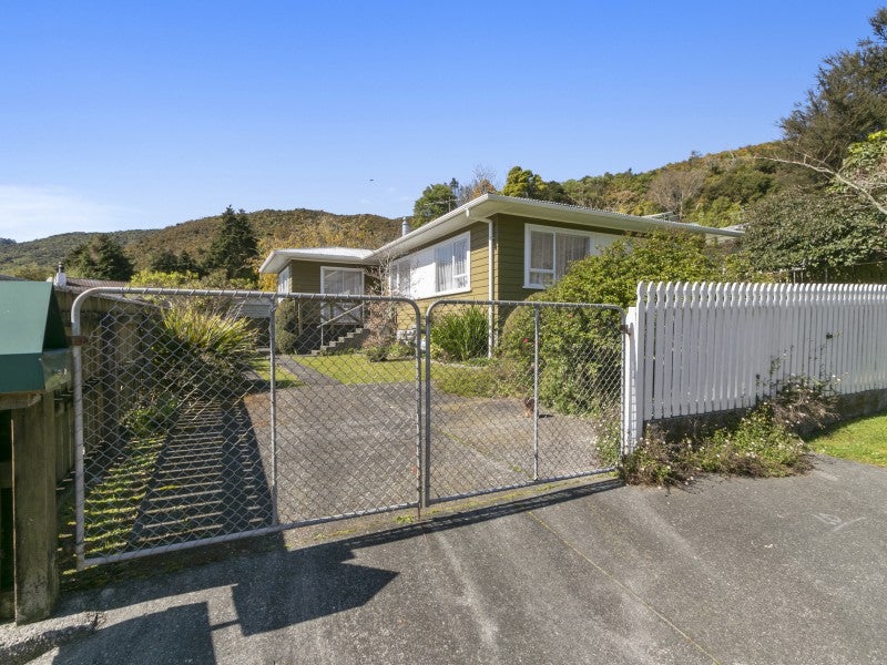 9 Willis Grove, Wainuiomata, Lower Hutt - Carousel 20