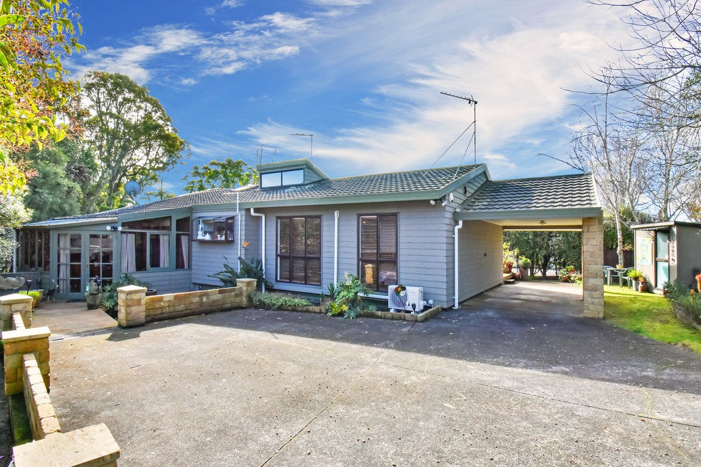 32 Lorelei Place, Opaheke, Papakura - Carousel 1