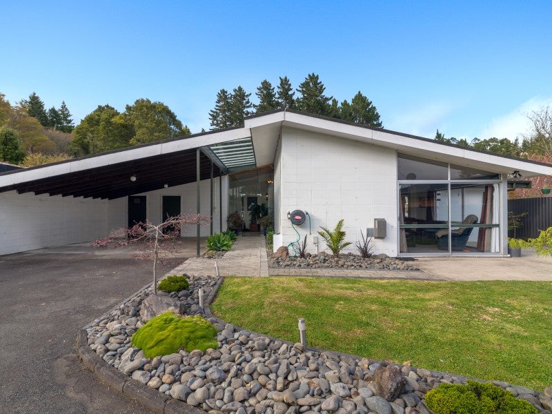 22 Awatea Terrace, Lynmore, Rotorua - Carousel 1