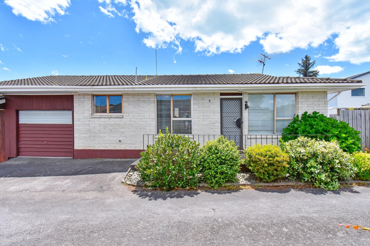 5/54 Moore Street, Howick, Auckland - Carousel 1