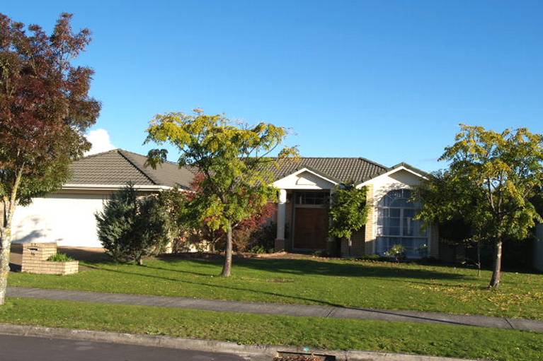 16 Montecito Place, Golflands, Auckland - Carousel 1