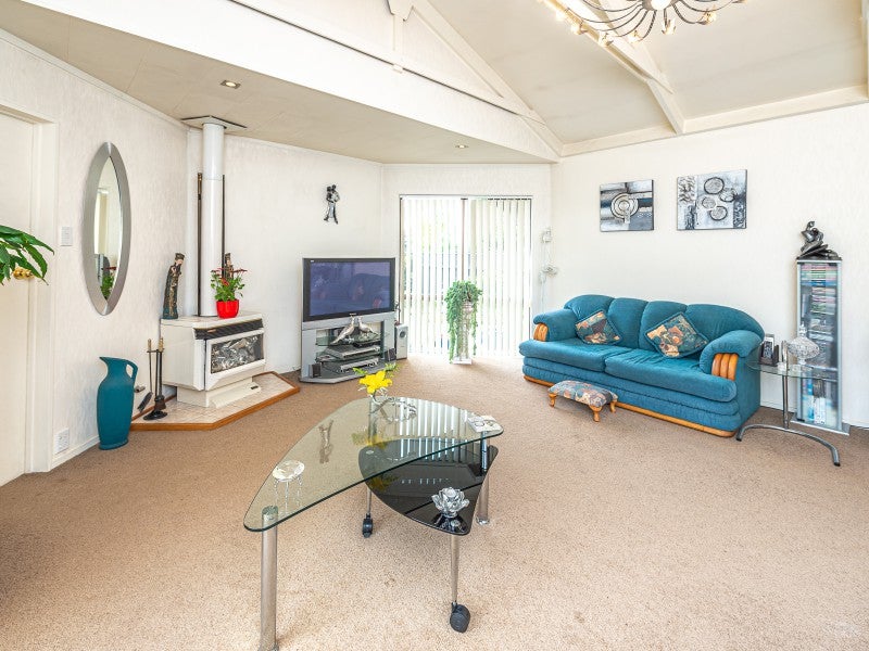 33 Lewis Avenue, Aramoho, Whanganui - Carousel 2