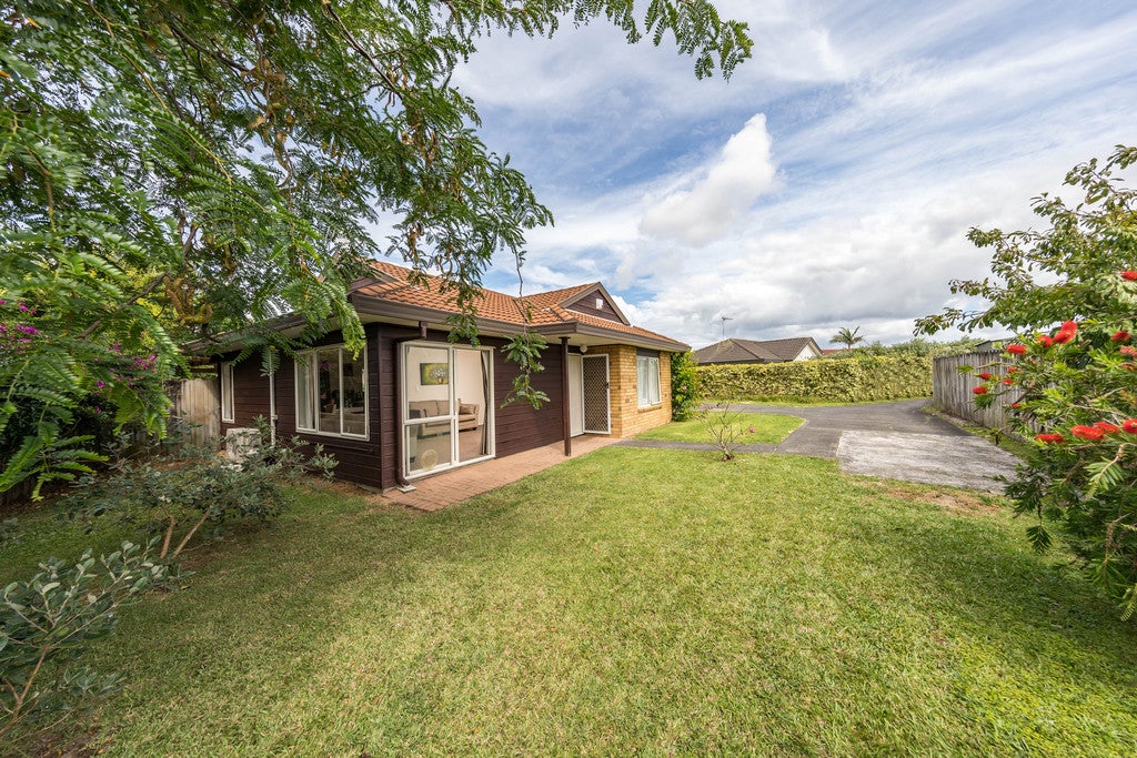 16 Tullis Place, Burswood, Auckland - Carousel 26