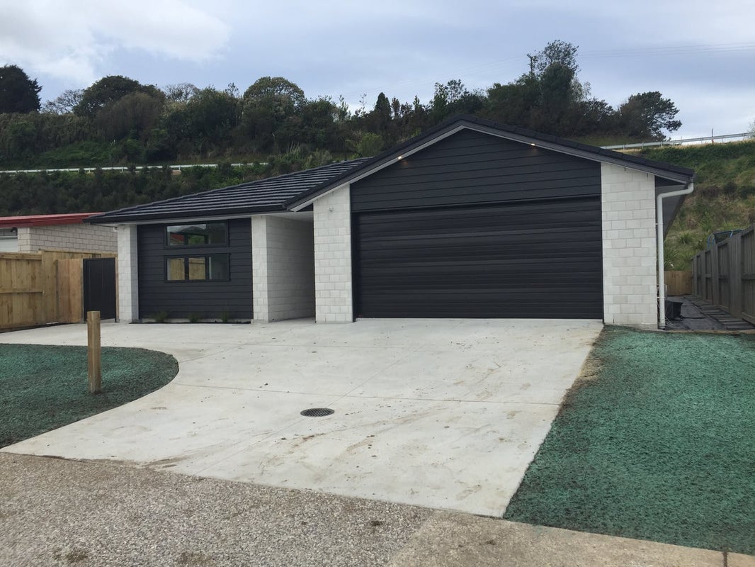65 Pakanga Grove, Pyes Pa, Tauranga - Carousel 1