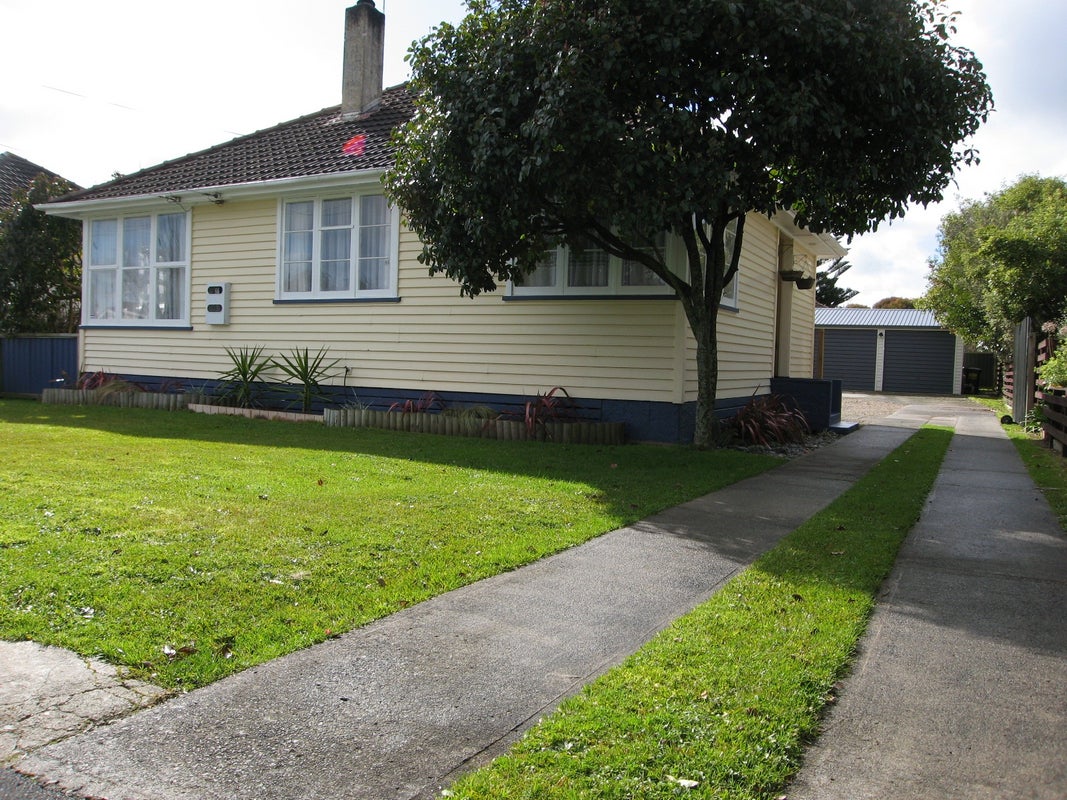 1080 Heaphy Terrace, Fairfield, Hamilton - Carousel 1