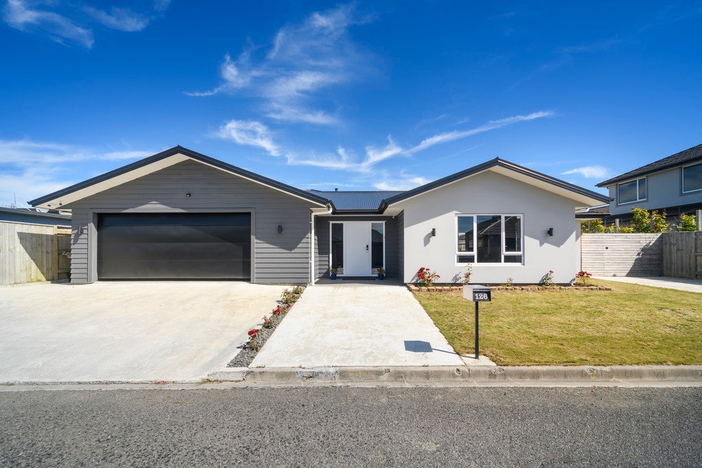 126 Johnstone Drive, Fitzherbert, Palmerston North - Carousel 1