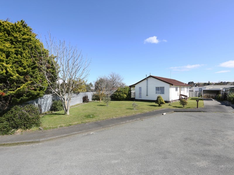 2 Halleys Court, Feilding, Feilding - Carousel 2