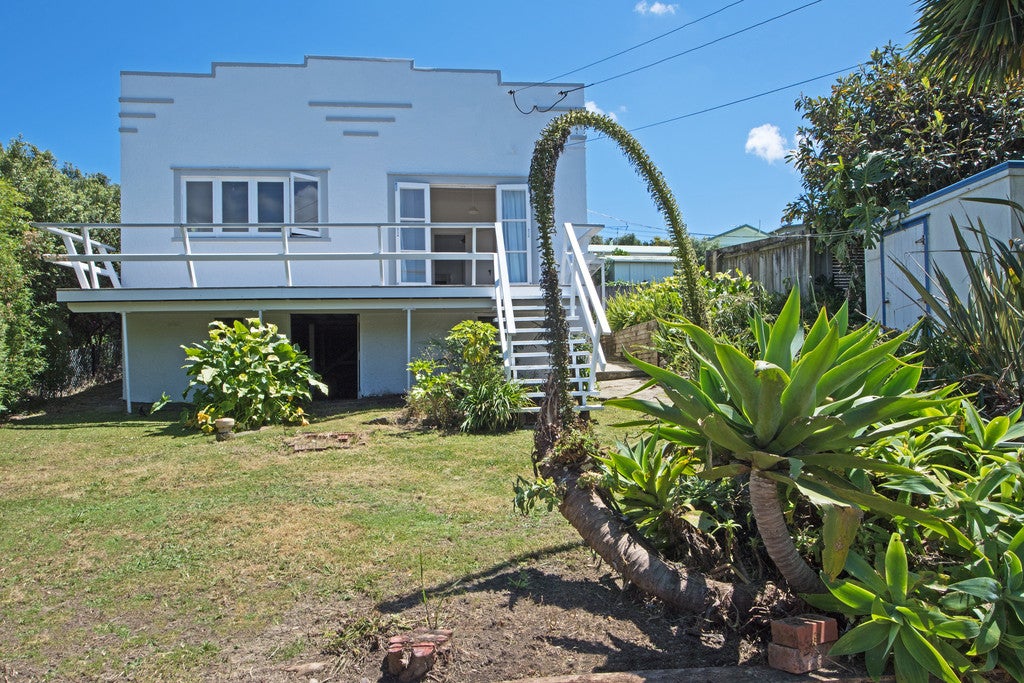 27 Hamilton Road, Surfdale, Waiheke Island - Carousel 1