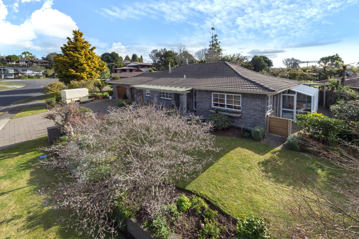 17 Wychwood Crescent, Springfield, Rotorua - Carousel 1