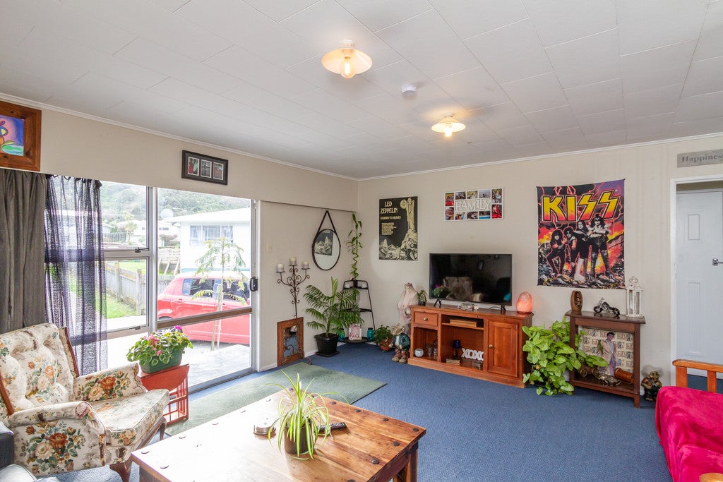 1/15 Kendal Grove, Wainuiomata, Lower Hutt - Carousel 2