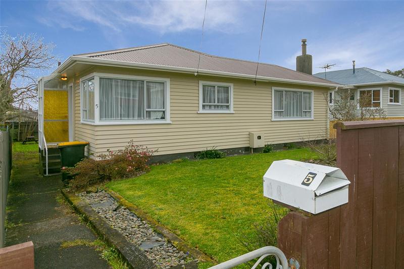 5 Clyde Street, Ferndale, New Plymouth - Carousel 1