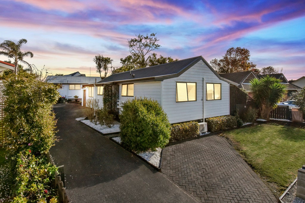 1/3 Hoylake Place, Wattle Downs, Auckland - Carousel 1