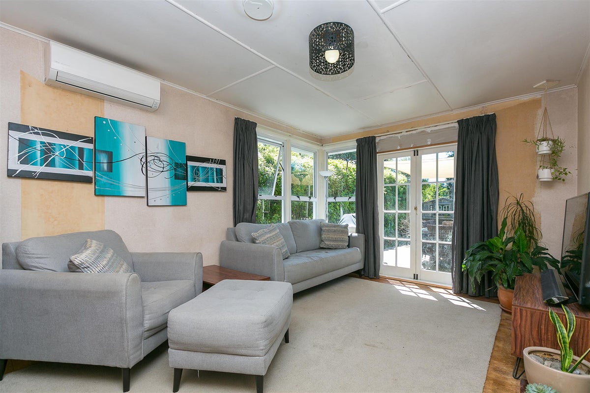 64 Parsons Street, Frankleigh Park, New Plymouth - Carousel 3