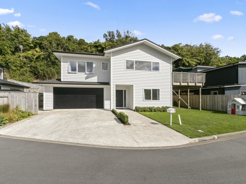 2/16 Kelso Grove, Kelson, Lower Hutt - Carousel 1