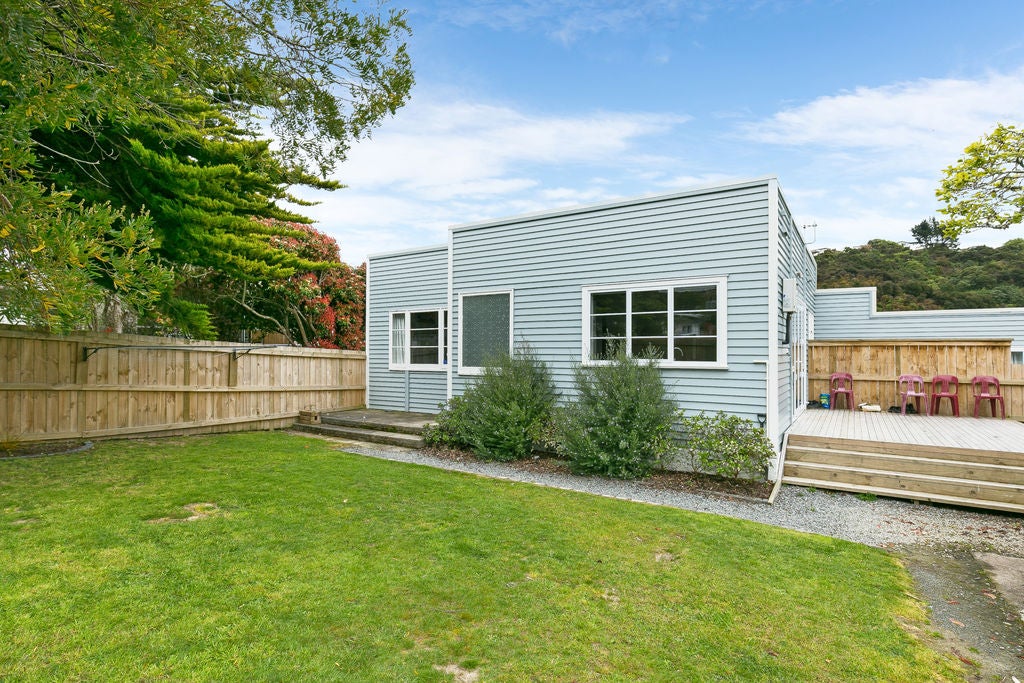 90 Stokes Valley Road, Stokes Valley, Lower Hutt - Carousel 1
