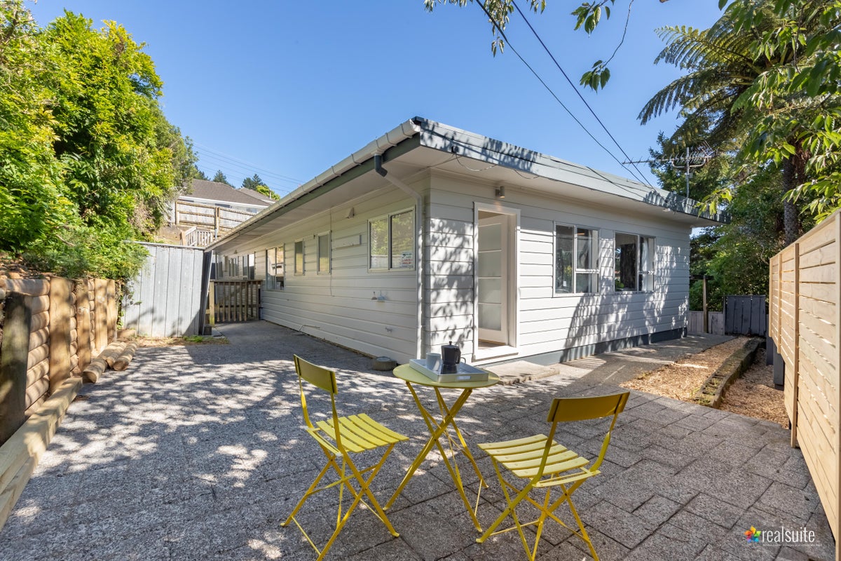 99B Bird Grove, Stokes Valley, Lower Hutt - Carousel 1