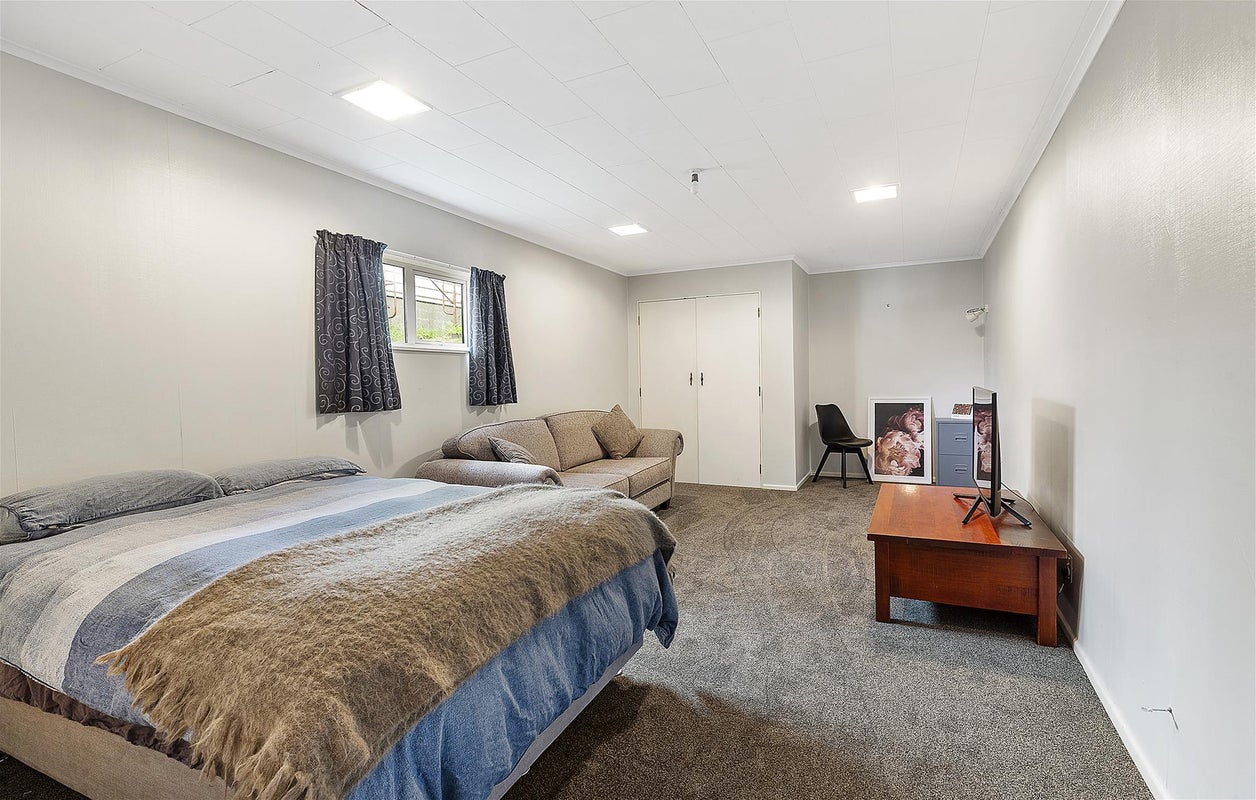 13 Saint Johns Terrace, Tawa, Wellington - Carousel 25