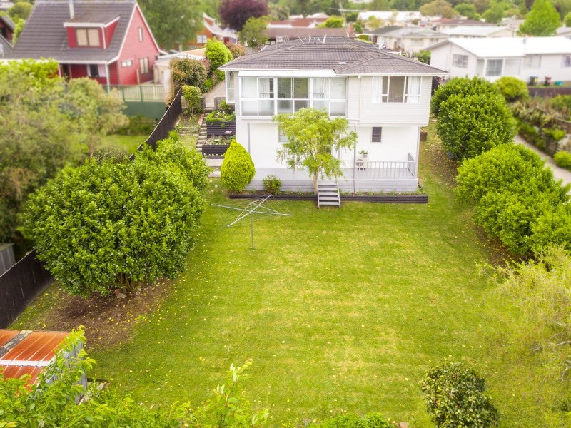 35B Roband Crescent, Brown Owl, Upper Hutt - Carousel 1