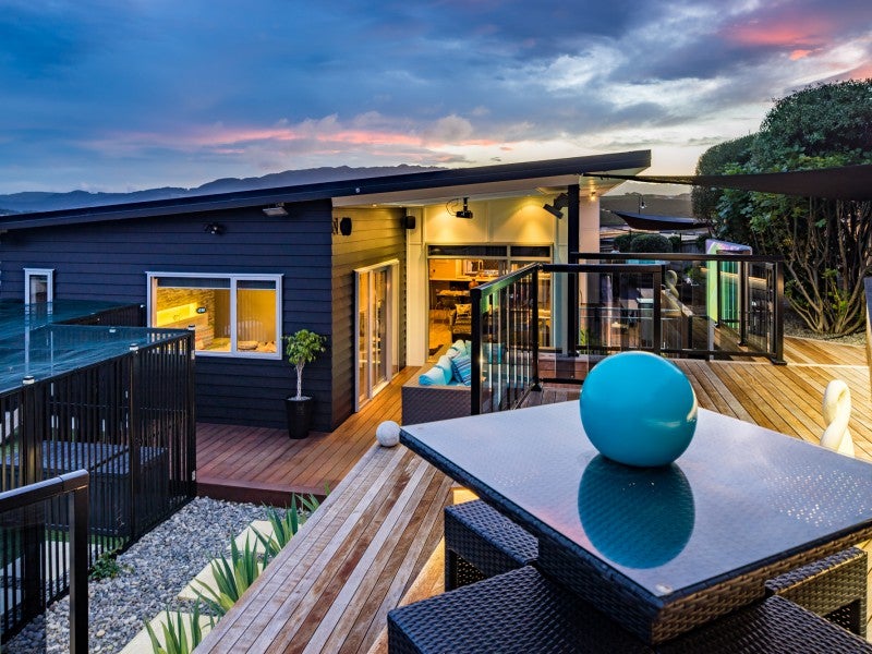 9 Sumner Terrace, Aotea, Porirua - Carousel 1
