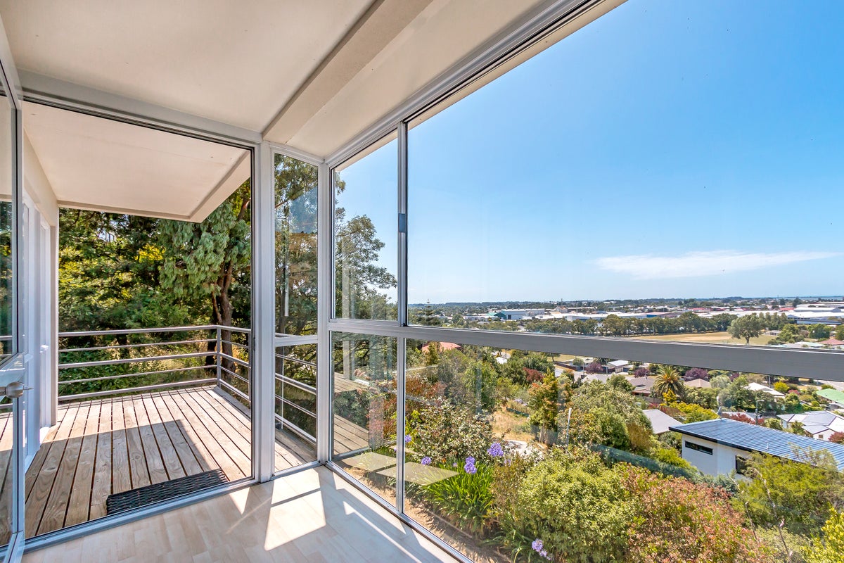 3 Huntlywood Terrace, Hillsborough, Christchurch - Carousel 2
