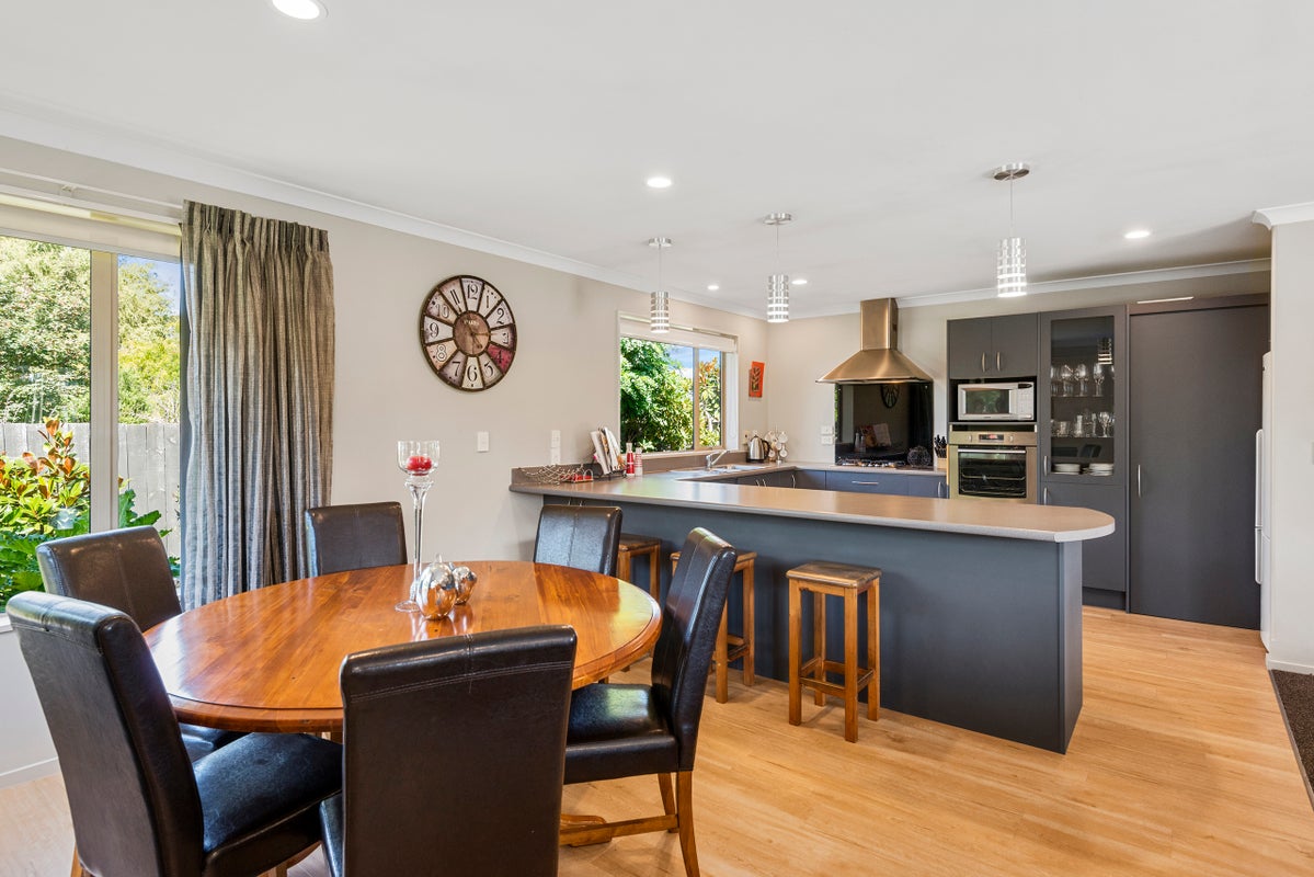 12 Alderney Mews, Casebrook, Christchurch - Carousel 2