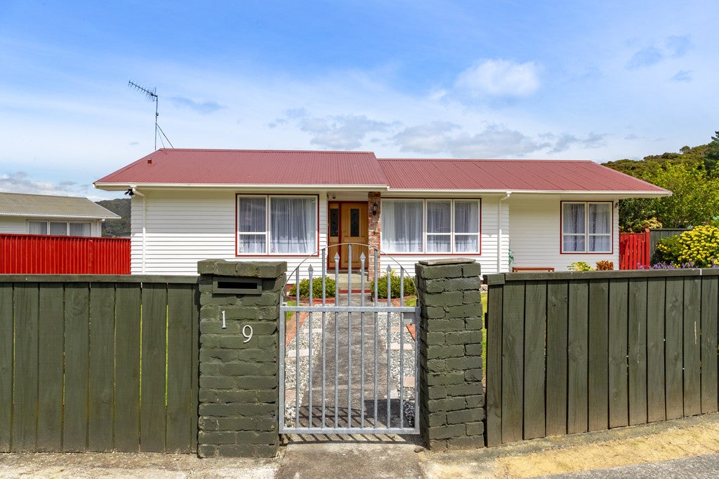 19 Kaponga Street, Wainuiomata, Lower Hutt - Carousel 18