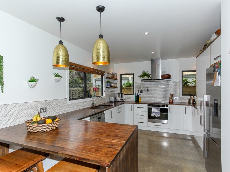 4A Awanui Street, Merrilands, New Plymouth - Carousel 2